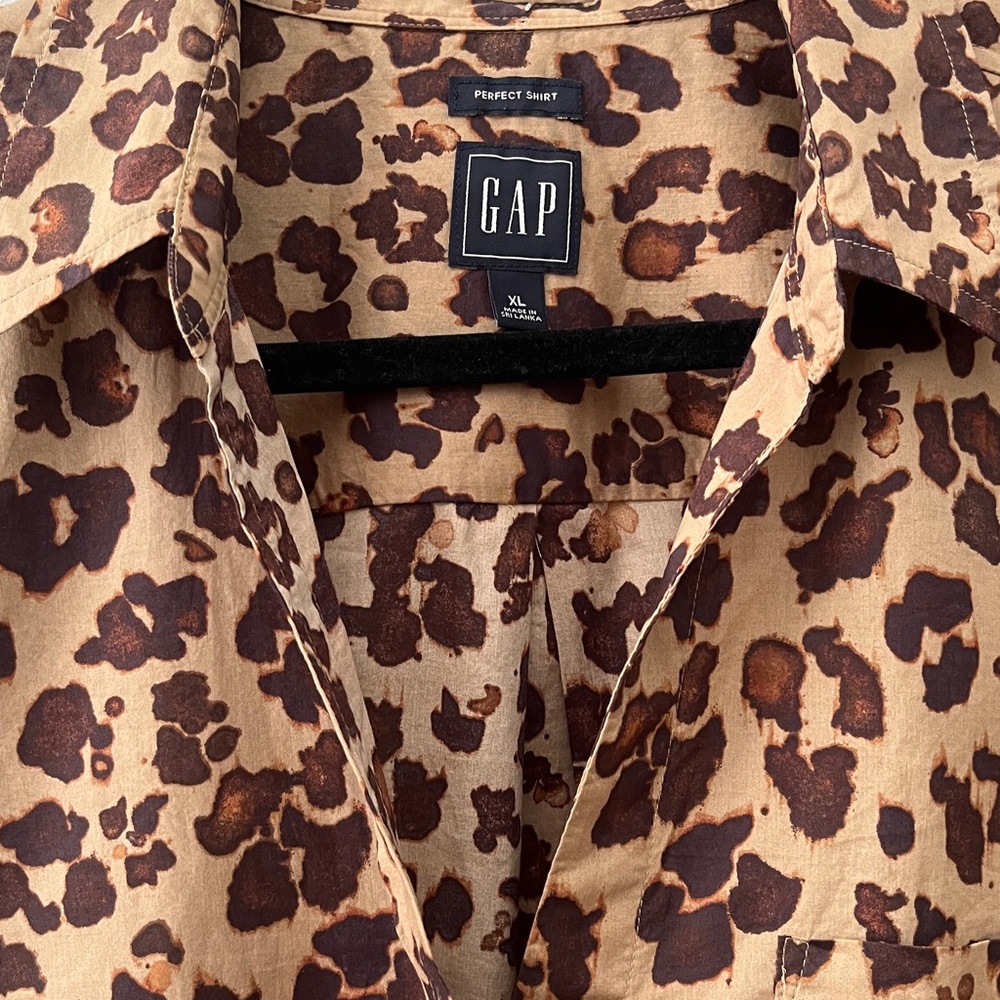 GAP woman’s Animal Print Casual top
Long sleeves, button up
Sz XL
100% cotton - Picture 2 of 6
